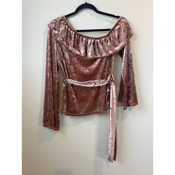 StyleStalker Clarissa Blush Crushed Velvet Ruffled Off the Shoulder Belted Top S - Picture 2 of 6